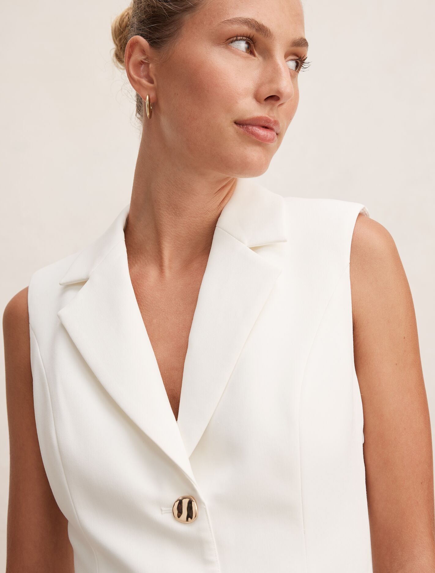 Lucy Sleeveless Blazer White – Ever New USA